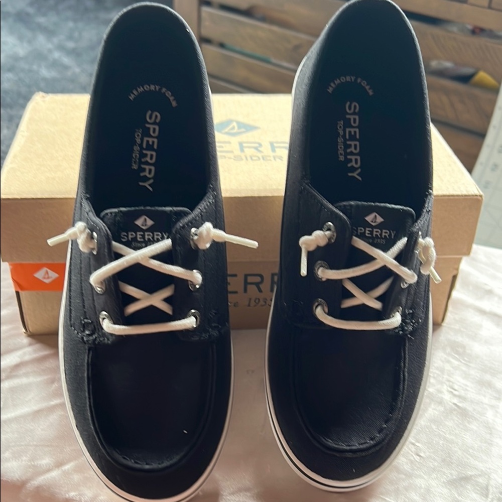Sperry women’s Black Boat Shoes